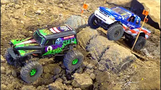 BiGFOOT vs GRAVE DiGGER - CLASSiC MATCHUP in a TiNY TRUCK ARENA