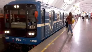 Электропоезд 81-717 номерной 420 прибывает на ст.метро Лиговский проспект