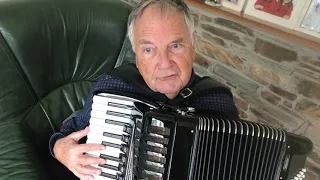 Accordion Bass Full Octave Arpeggio demo by Alex Govier for accordionwise.com