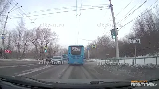 Новокузнечан продолжает удивлять поведение водителей синих автобусов