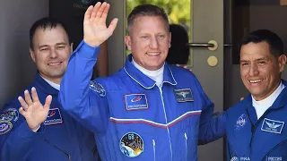 Российско-американский экипаж МКС вернулся на землю