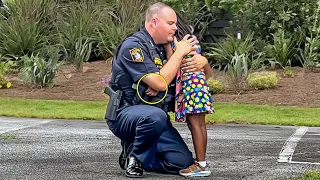 Black Girl Slipped Note Into a Policeman's Pocket. He Read It & Quickly Called For Backup!