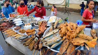 Different Various of street food at Olympic Market in Phnom Penh - Cambodian street food
