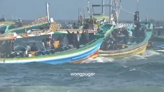 kapal dan speed boat berpuluh-puluh dengan angin ombak jum'at 31,5,24di#plawanganpuger