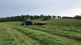 Cutting hay with the 4020 and 489