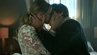 Riverdale | 6x05 | Betty e Jughead se beijam para recriar a cena da bomba| Dublado