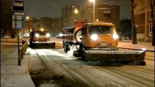 Ночная уборка улиц от снега