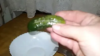 Огірки в муці. Як це можна їсти?