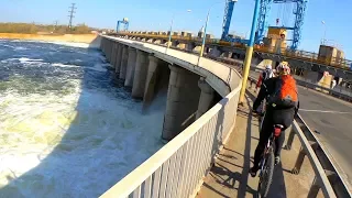 Сброс воды на Каховской ГЭС