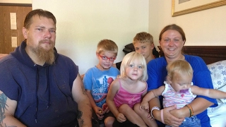 Homeless Family with 6 Children Lives in a Small Hotel near St Louis