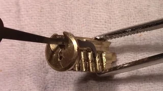 (picking 110) Abus 45/40 padlock with evil keyway gutted and picked