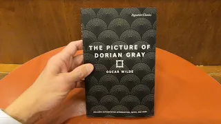 THE PICTURE OF DORIAN GRAY OSCAR WILDE BOOK CLASSIC BOOKS CLOSE UP AND INSIDE LOOK