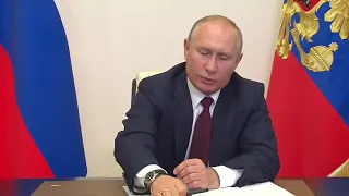 Путин кинул ручку на стол