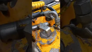 Каретка JCB- вырвало верхняя уха