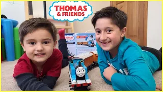 Lionel Thomas & Friends Ready-To-Play Train Set || Unboxing, Build and Play with TinoNinos