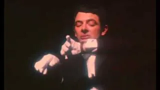 Mr Bean(Rowan Atkinson) plays Beethoven's Pathetique Sonata and Moonlight Sonata Piano.