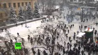 Київ, грушевського беркут штурмуе  мітингувальники VS беркут  22 01 2014