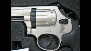 Smith & Wesson Revolver 686 by Umarex CO2 10 Shot Pellet Magnum