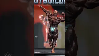 final with Shaun clarida posing Olympia 2022