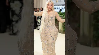 ¿#Zendaya es la reina de la #MetGala? El vestido de arena que robó miradas y ¡hasta uno mecánico!