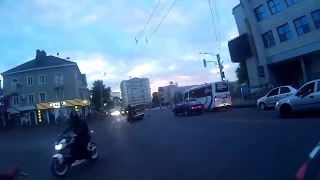 Машина полиции перевернулась после встречи с мотоциклистом