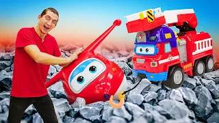 Машины помощники спасают Супер Крылья! - Распаковка Спарки и Зоуи - Super Wings Mission Teams