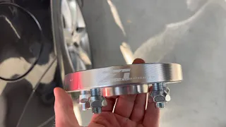 Installing infiniti G35 20mm rear Z1 spacers| تركيب سبيسرات للانفينيتي جي ٣٥