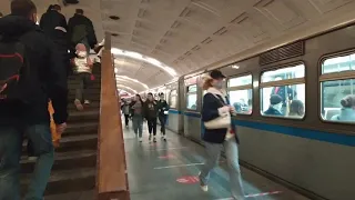 Moscow metro/Метропоезд РУСИЧ на станции "БИБЛИОТЕКА ИМЕНИ ЛЕНИНА" СОКОЛЬНИЧЕСКАЯ ЛИНИЯ (1)