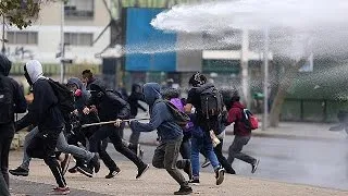 Clashes in Chile as students call for education reforms