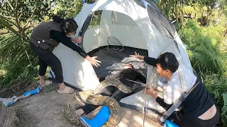 2 Brave Hunters Confront Ferocious Giant Snake To Save The Girl Camping | Hunter Survival TV