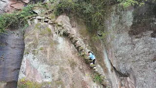 A suspended ladder found on a cliff in Hubei