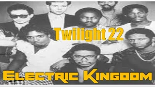 Twilight 22 – Electric Kingdom (Lyrics in English y Subtitulado al Español)