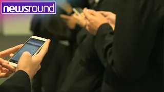 Schools phone ban: Government announces new guidance for schools in England | Newsround