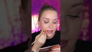 Вирусный макияж губ от Хейли Бибер