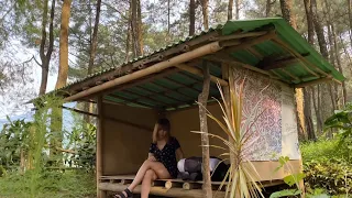 1 night alone in a tiny ABANDONE shelter in rain forest [CAUGHT in heavy rain] bushcraft camping
