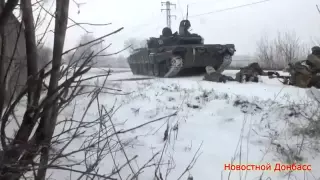 Война на Украине Бои в Дебальцево  под прикрытием танка