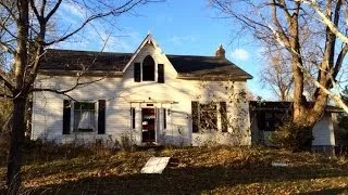 Exploring a Large Abandoned House on Dundas St. Whitby, Ontario, Canada