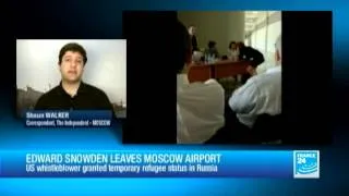 Edward Snowden leaves Moscow airport, granted temporary refugee status