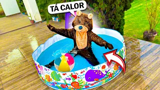 O URSO GIGANTE ENTROU NA PISCINA NOVA DA MINHA IRMÃZINHA!