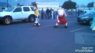 Pepa, woody y elsa bailando la canción de suspenso de la rosa de guadalupe