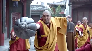 Lama thinks he is very powerful, but he can't beat the sweeping monks in Shaolin Temple.