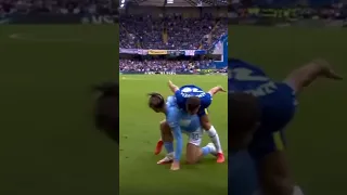 Grealish and Azpilicueta funny moment on the pitch #shorts #viral