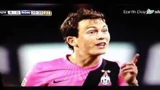 Juventus - Roma 4-0 Lamela sputa a Lichsteiner 22/04/2012