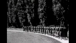 Mädchen in Uniform march