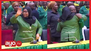 MUME WA RAIS SAMIA ASHINDWA JIZUIA UKUMBINI, KWA FURAHA  AMKUMBATIA UKUMBINI