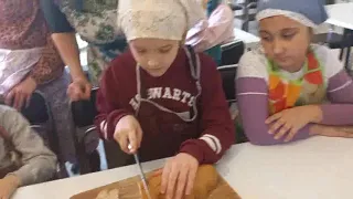Аппетитные постные бутерброды приготовили воспитанники Тихоновской воскресной школы