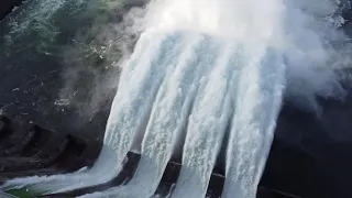 Усть-Илимск. ГЭС. Сброс воды.