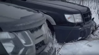 Дастеры против Субару в снежных полях.