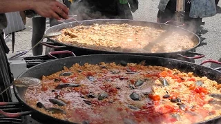 London Street food and Street Music in Portobello Road, Notting Hill