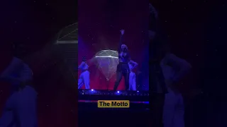 Ava Max preforms “The Motto” live in Manchester